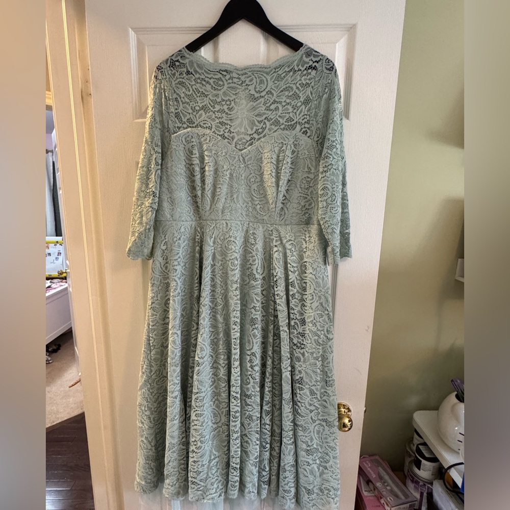 Beautiful torrid lace special occasion dress sage colour size 18